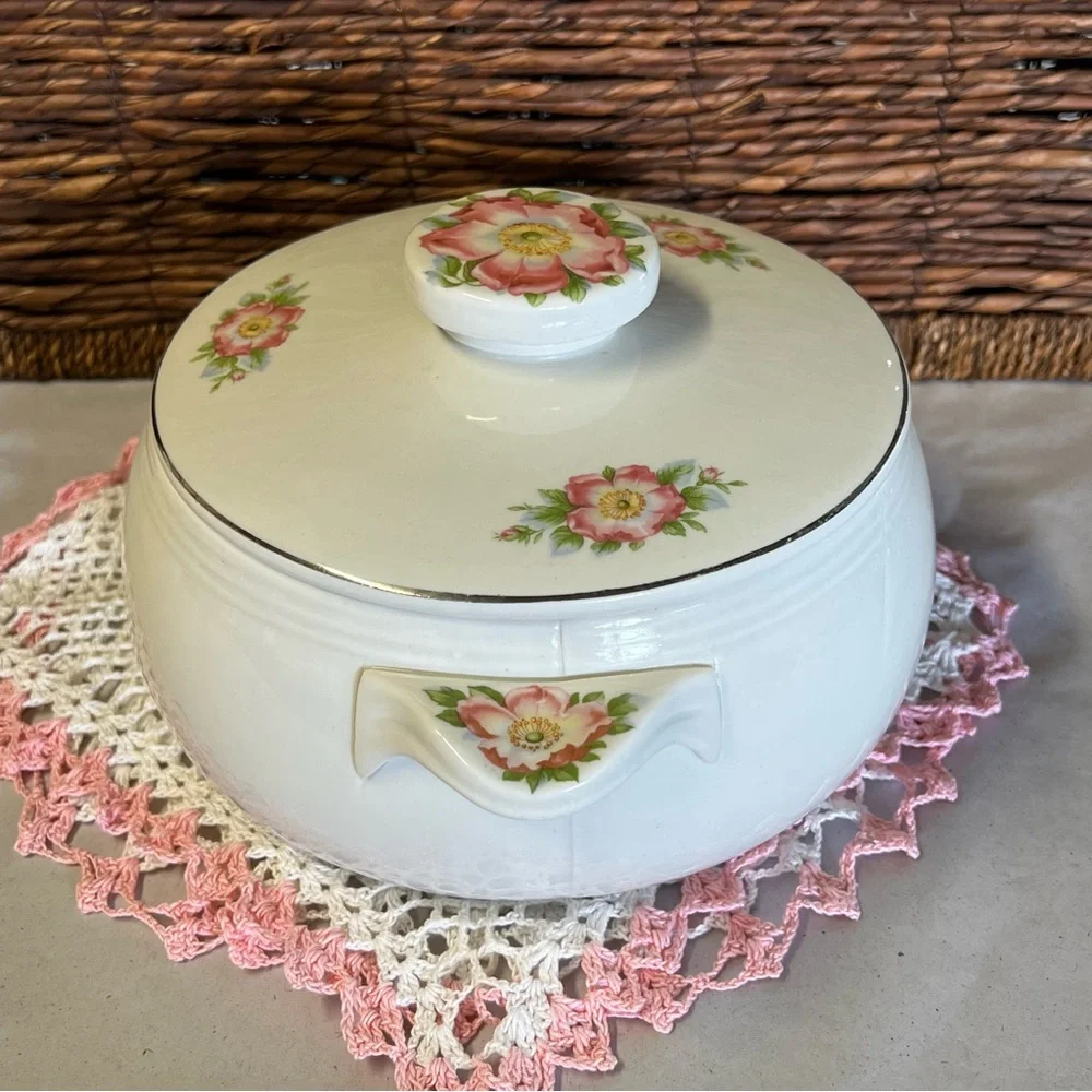 Halls Superior Quality Kitchenware Rose White Casserole Dish Circa 1945